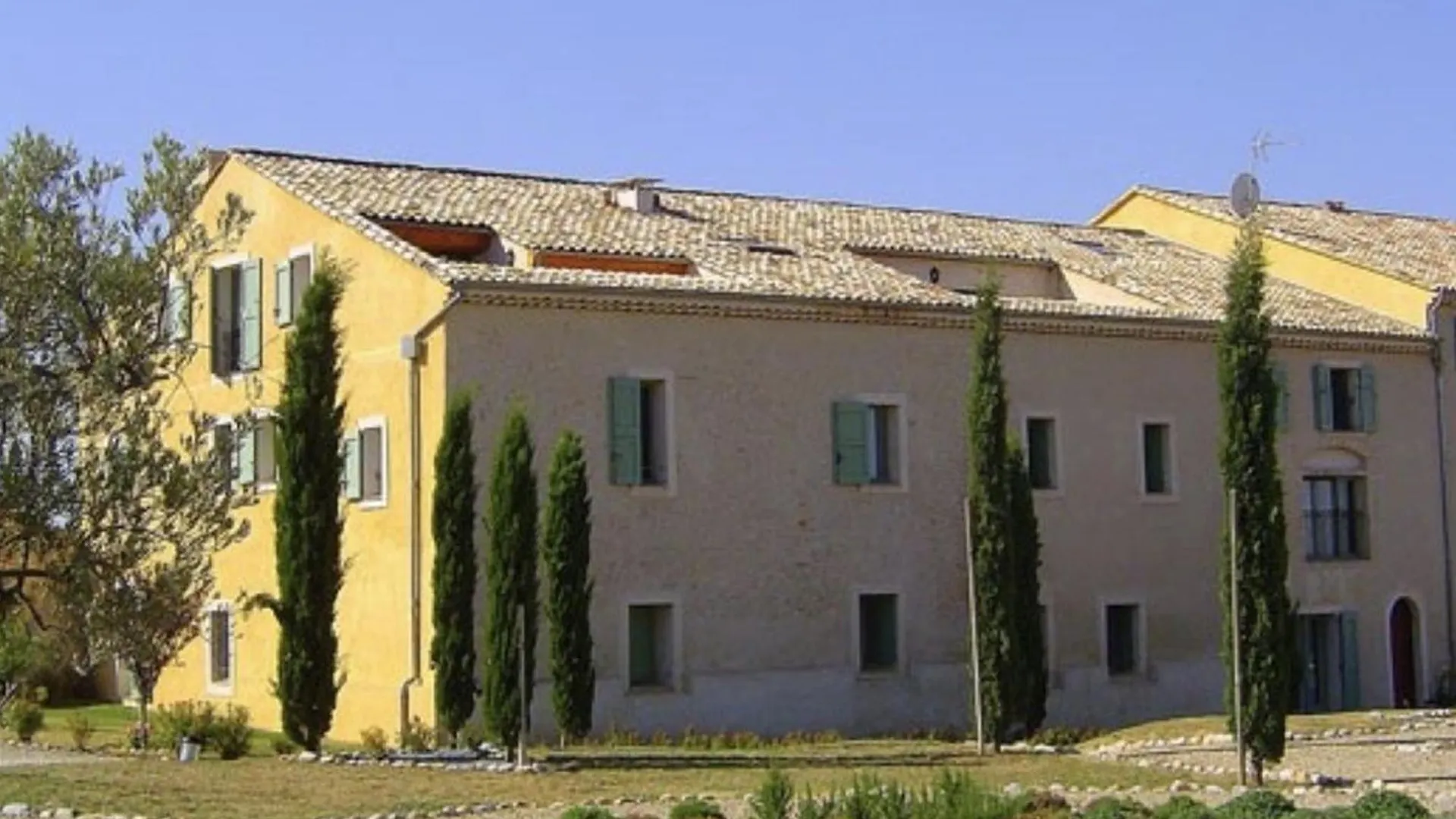 Appartement Confortable Avec Piscine Au Coeur Du Plateau De Valensole - Fr-1-822-6 Brunet 0*,  France